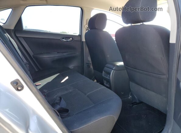 3N1AB7APXHY404981 2017 NISSAN SENTRA Серебряный Вид задних сидений