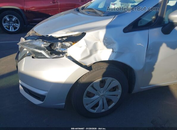 3N1CE2CP5JL352940 2018 NISSAN VERSA NOTE Серебряный Вид спереди