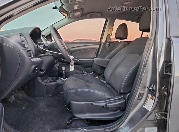 3N1CN7AP4GL831259 2016 NISSAN VERSA Серый Вид салона спереди