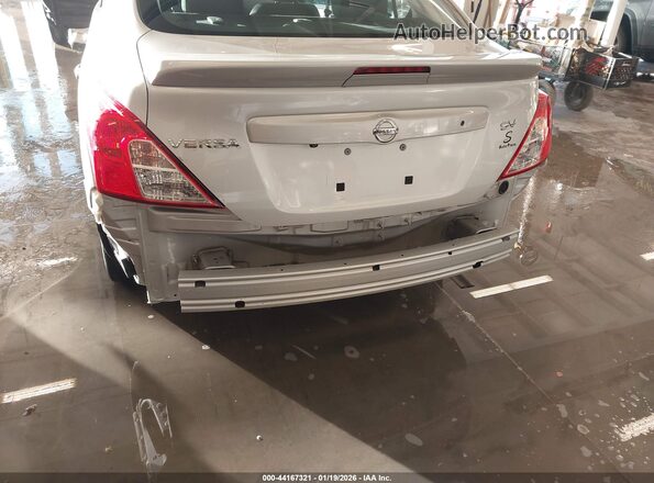 3N1CN7AP5KL843901 2019 NISSAN VERSA Серебряный Вид спереди