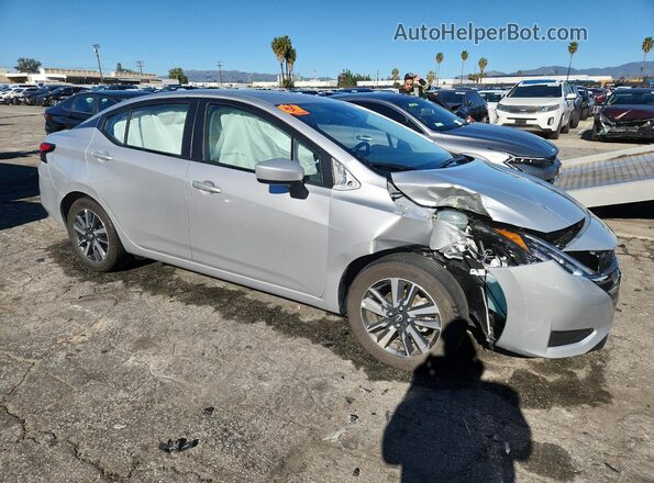 3N1CN8EV0SL862967 2025 NISSAN VERSA Серебряный Панорамный вид салона 360°