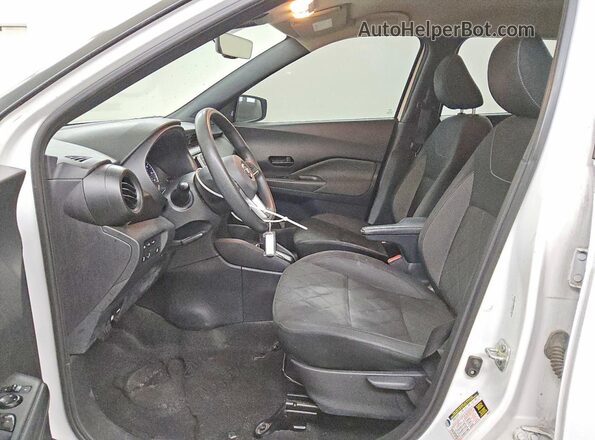 3N1CP5BV7LL572661 2020 NISSAN KICKS Белый Вид салона спереди