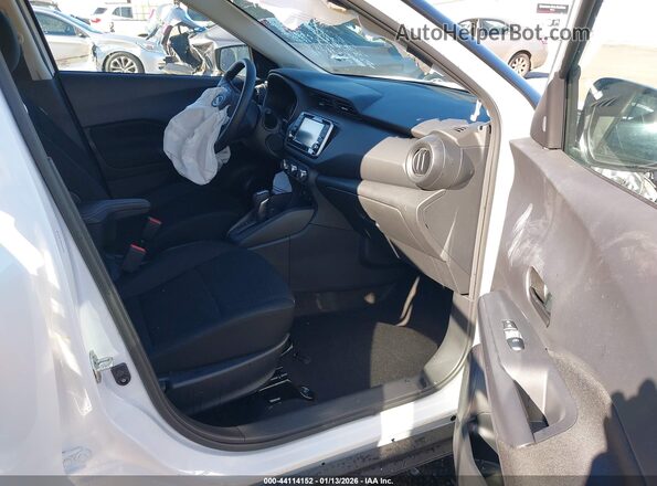 3N1CP5BVXSL500738 2025 NISSAN KICKS PLAY Белый Вид салона спереди