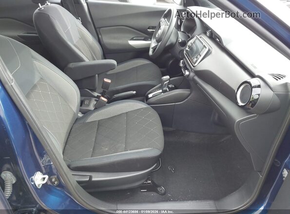 3N1CP5CU2JL543023 2018 NISSAN KICKS Синий Вид салона спереди