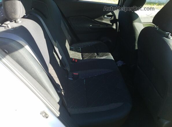 3N1CP5CU6KL526713 2019 NISSAN KICKS White Rear interior view