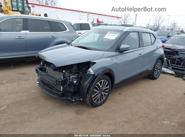 3N1CP5CV5NL523346 2022 NISSAN KICKS Серый Передняя левая четверть
