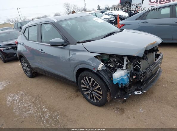 3N1CP5CV5NL523346 2022 NISSAN KICKS Серый Передняя правая четверть