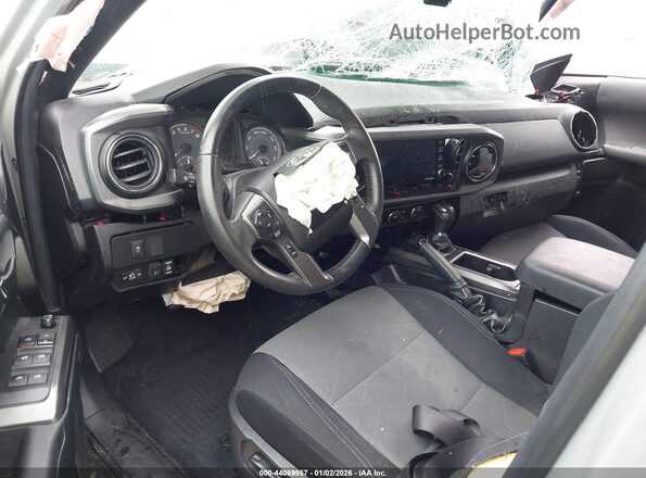 3TMBZ5DN8NM033799 2022 TOYOTA TACOMA Gray Вид салону спереду