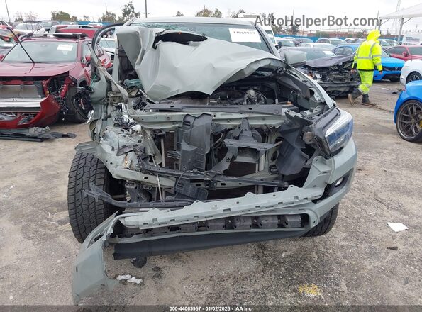3TMBZ5DN8NM033799 2022 TOYOTA TACOMA Gray Вид спереду