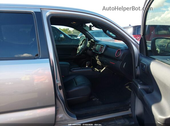 3TMDZ5BN5LM092253 2020 TOYOTA TACOMA 4WD Silver Вид салону спереду