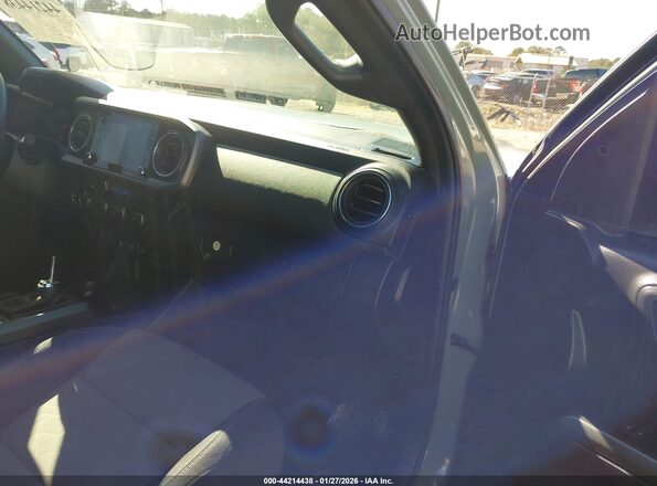 3TMDZ5BN9PM159698 2023 TOYOTA TACOMA Зеленый Вид салона спереди