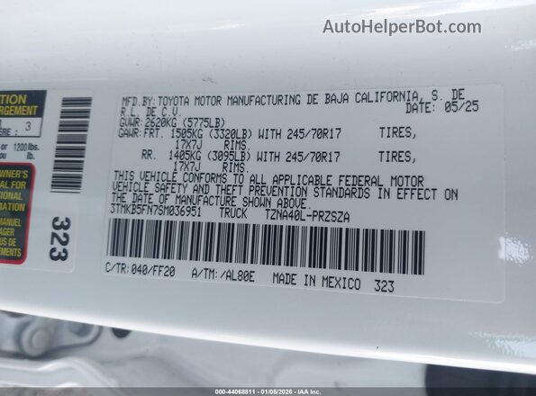 3TMKB5FN7SM036951 2025 TOYOTA TACOMA White Widok komory silnika