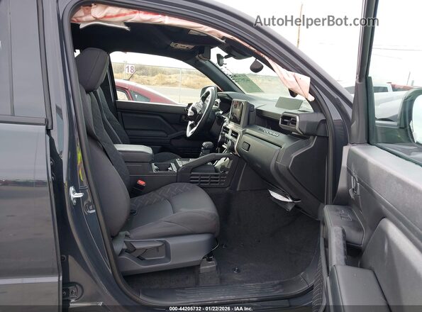 3TYKD5HNXTT041896 2026 TOYOTA TACOMA Gray Widok wnętrza z przodu