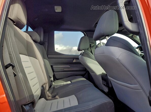 3TYLB5JN2RT009473 2024 TOYOTA LE Orange Vista de los asientos traseros