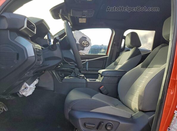 3TYLB5JN2RT009473 2024 TOYOTA LE Orange Vista interior delantera