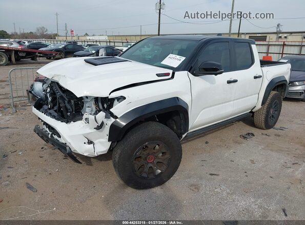 3TYLC5LN3ST044832 2025 TOYOTA TACOMA HYBRID Белый Передняя левая четверть