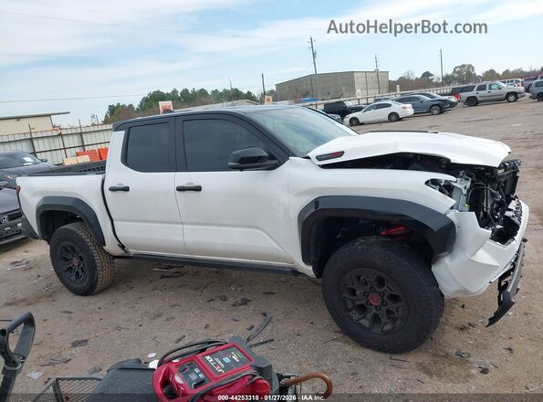 3TYLC5LN3ST044832 2025 TOYOTA TACOMA HYBRID Белый Вид задней части салона