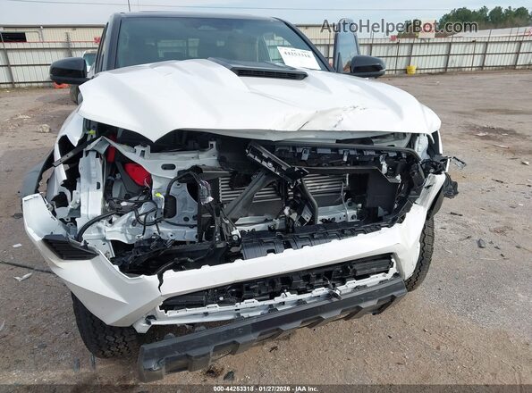 3TYLC5LN3ST044832 2025 TOYOTA TACOMA HYBRID Белый Вид спереди