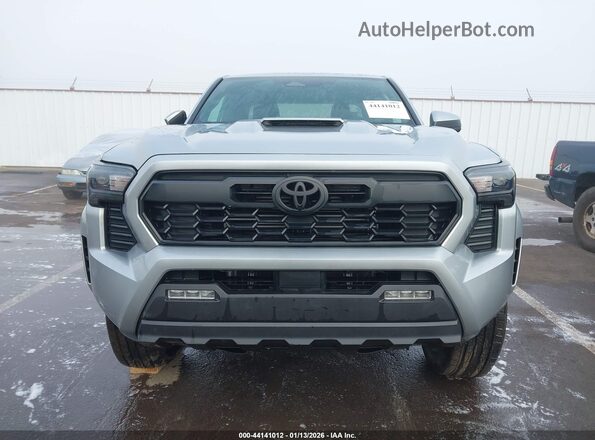 3TYLC5LN6ST025482 2025 TOYOTA TACOMA HYBRID Silver Вид задньої частини салону