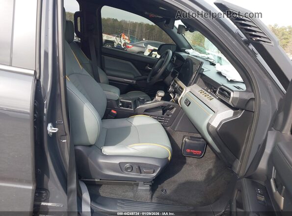 3TYLF5LN1RT003052 2024 TOYOTA TACOMA HYBRID Gray Front interior view