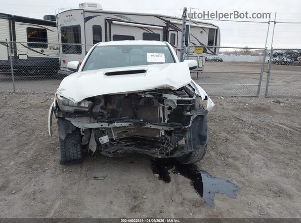 3TYSZ5AN6NT077017 2022 TOYOTA TACOMA White უკანა სალონის ხედი
