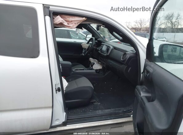 3TYSZ5AN6NT077017 2022 TOYOTA TACOMA White წინა სალონის ხედი