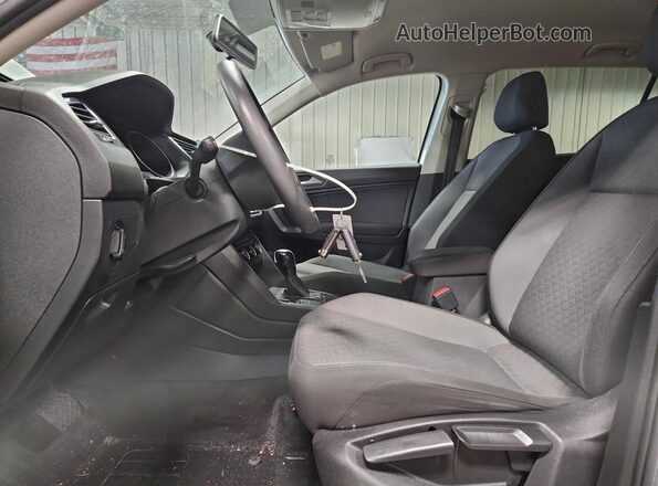 3VV1B7AX8KM087067 2019 VOLKSWAGEN TIGUAN Белый Вид салона спереди
