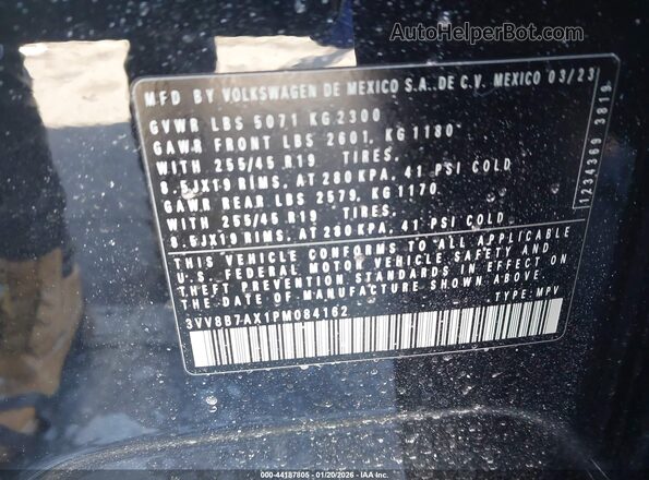 3VV8B7AX1PM084162 2023 VOLKSWAGEN TIGUAN Black Widok komory silnika