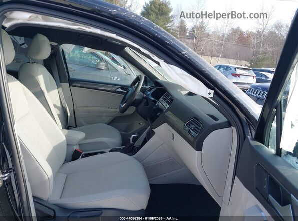 3VV8B7AX6RM169372 2024 VOLKSWAGEN TIGUAN Черный Вид салона спереди