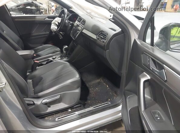 3VV8B7AX9PM130501 2023 VOLKSWAGEN TIGUAN Серый Вид салона спереди