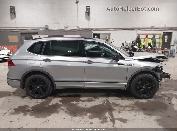 3VV8B7AX9PM130501 2023 VOLKSWAGEN TIGUAN Серый Вид задней части салона