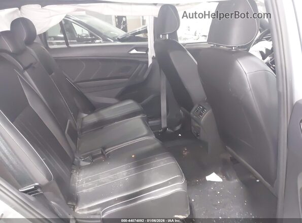 3VV8B7AX9PM130501 2023 VOLKSWAGEN TIGUAN Серый Вид наклейки с VIN-кодом