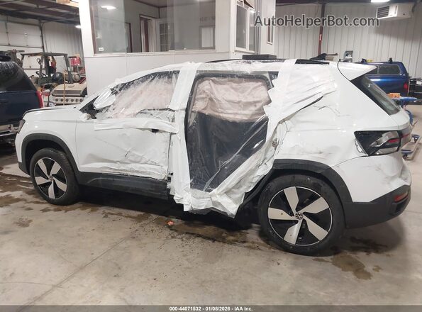 3VV8C7B29SM006883 2025 VOLKSWAGEN TAOS Белый Вид задней части салона