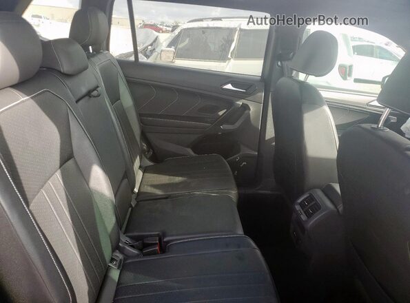 3VVCB7AX9NM059968 2022 VOLKSWAGEN TIGUAN Silver Rear interior view