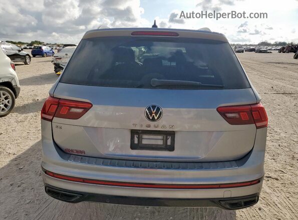 3VVCB7AX9NM059968 2022 VOLKSWAGEN TIGUAN Silver Rear view