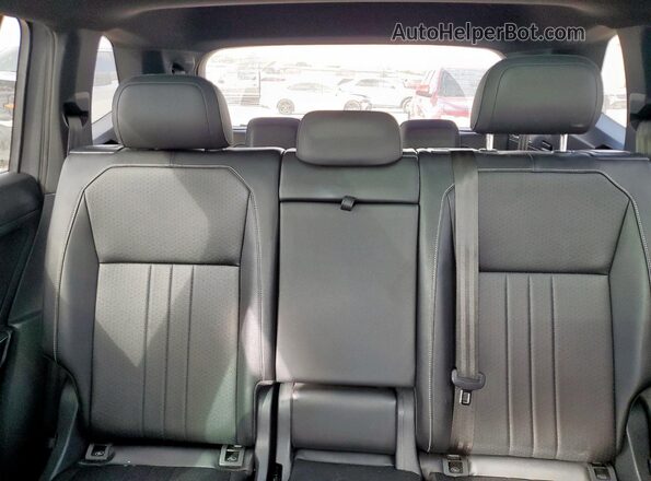 3VVCB7AX9NM059968 2022 VOLKSWAGEN TIGUAN Silver Rear seats view