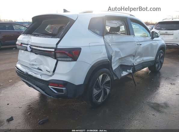 3VVUC7B2XSM024498 2025 VOLKSWAGEN TAOS Белый Задняя правая четверть