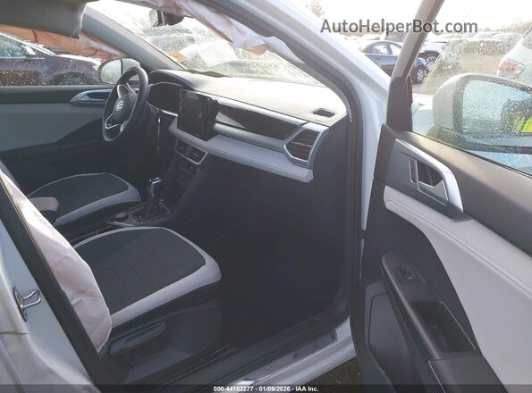 3VVUC7B2XSM024498 2025 VOLKSWAGEN TAOS Белый Вид салона спереди