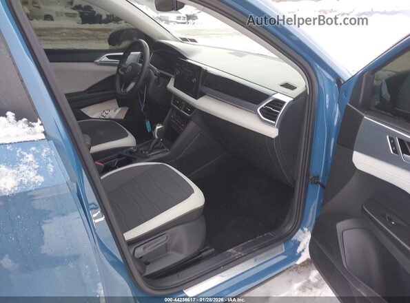 3VVVC7B20SM058499 2025 VOLKSWAGEN TAOS Синий Вид салона спереди