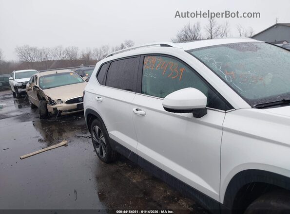 3VVVC7B23SM033497 2025 VOLKSWAGEN TAOS White Вид задньої частини салону