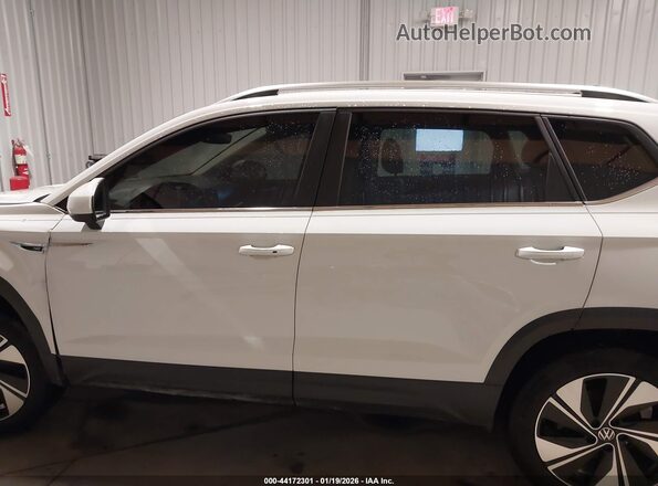 3VVVX7B26RM094454 2024 VOLKSWAGEN TAOS Белый 