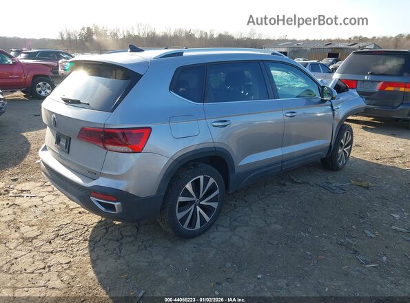 3VVYX7B27NM034643 2022 VOLKSWAGEN TAOS Серебряный Задняя правая четверть