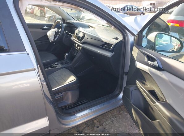 3VVYX7B27NM034643 2022 VOLKSWAGEN TAOS Серебряный Вид салона спереди