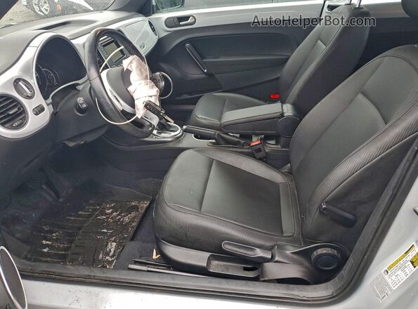 3VW517ATXHM810875 2017 VOLKSWAGEN BEETLE Синий Вид салона спереди