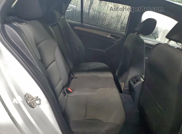 3VW547AU4JM261891 2018 VOLKSWAGEN GTI White Vista de los asientos traseros