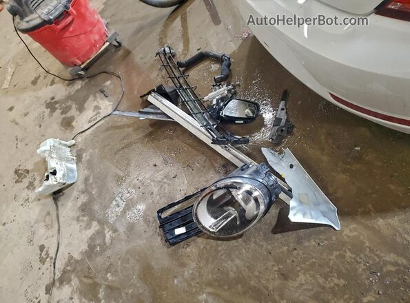 3VW5DAAT8JM516577 2018 VOLKSWAGEN BEETLE White Вид підкапотного простору