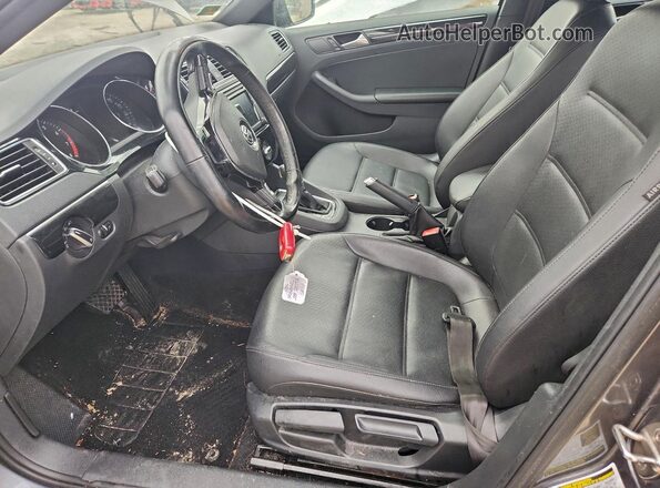 3VWD17AJ2JM229743 2018 VOLKSWAGEN JETTA Серый Вид салона спереди