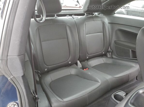 3VWF17AT9HM609991 2017 VOLKSWAGEN BEETLE Blue Widok tylnych siedzeń