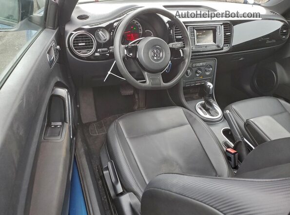 3VWF17AT9HM609991 2017 VOLKSWAGEN BEETLE Blue Widok deski rozdzielczej