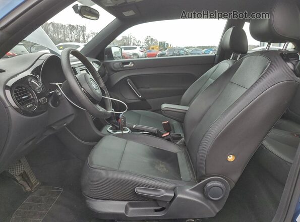 3VWF17AT9HM609991 2017 VOLKSWAGEN BEETLE Blue Widok wnętrza z przodu